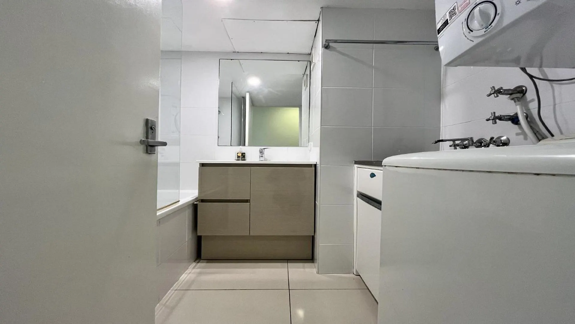 Absolute Waterfront With Rooftop! كالوندرا شقة